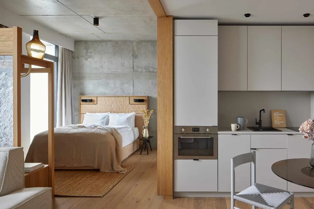 APARTMENT ONE BED Room, Locke at East Side Gallery, Friedrichshain, Berlin