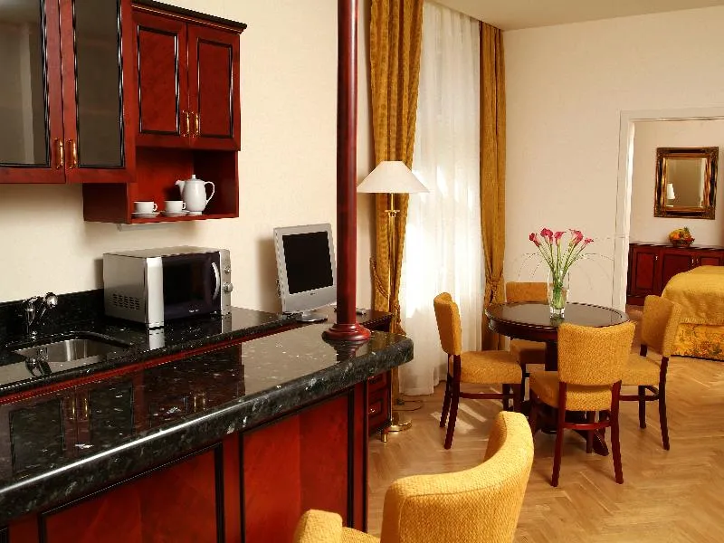 APARTMENT STANDARD Room, Elysee Hotel Prague, Prague