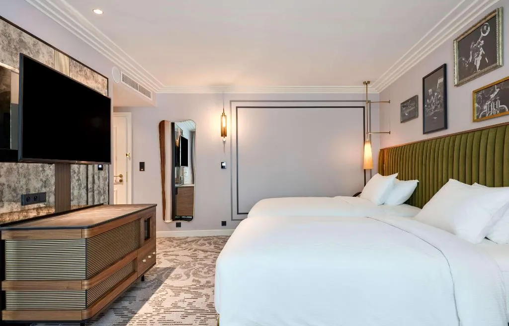 DOUBLE TWO DOUBLE BEDS Room, Hotel Saski Krakow, Curio collection by Hilton, Krakow