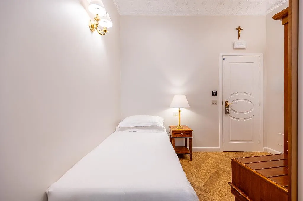 SINGLE STANDARD Room, Hosianum Palace, Rome