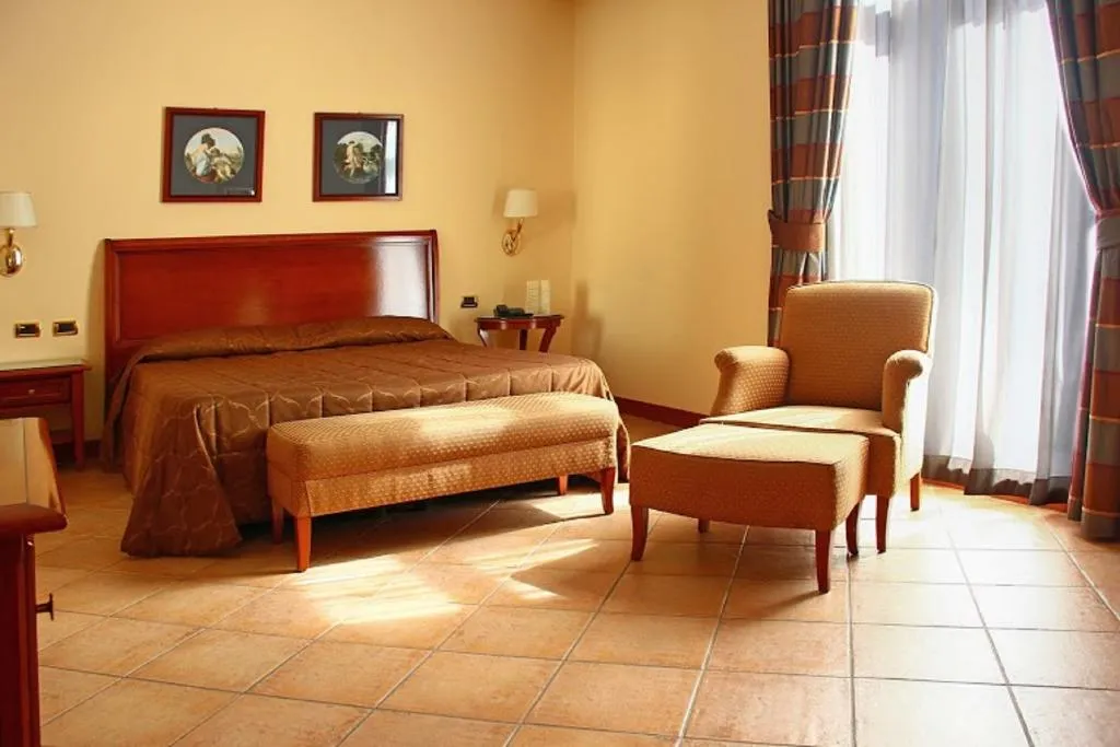 DOUBLE DELUXE Room, Le Cheminee Business Hotel, Naples