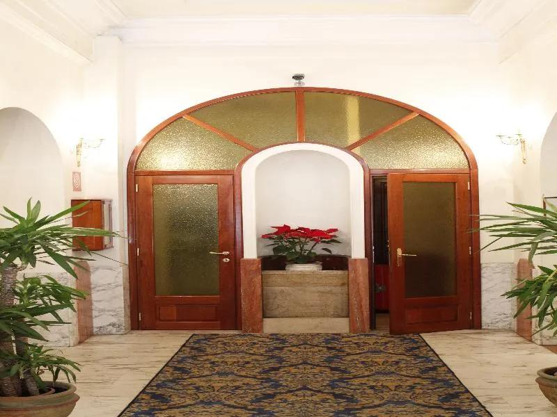 Lobby, Pace Helvezia, Rome