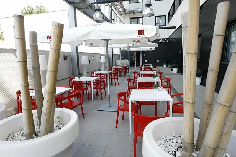 Bar, Travelodge Barcelona Poblenou, Barcelona