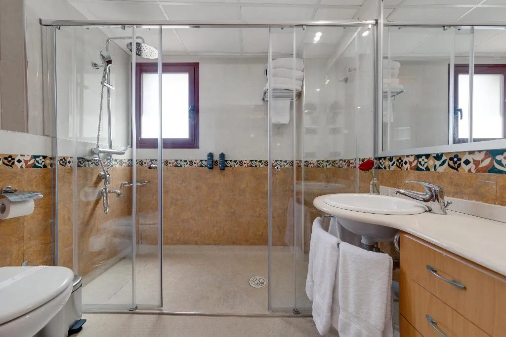 FAMILY ROOM CAPACITY 5 TWO BEDROOMS Room, Daniya Denia Spa and Business, Costa Blanca