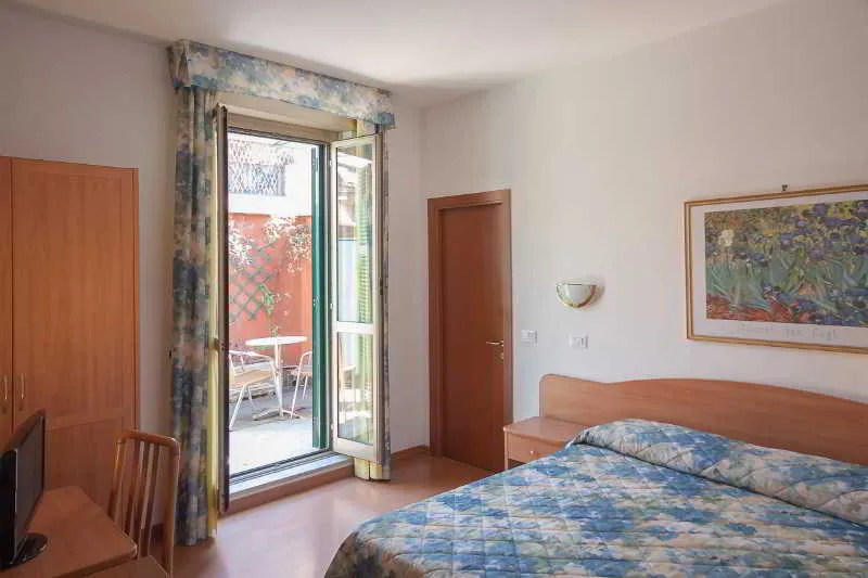 Room, Tirreno, Rome