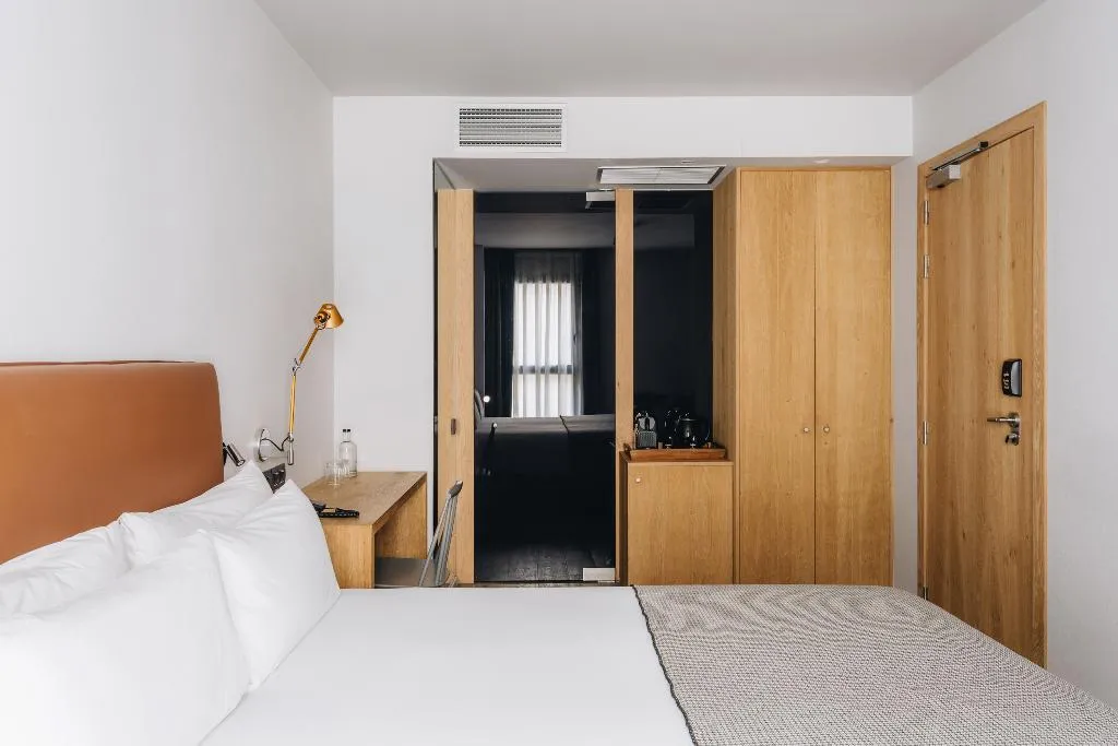 Double or Twin INNER Room, Uma House by Yurbban Trafalgar, Barcelona
