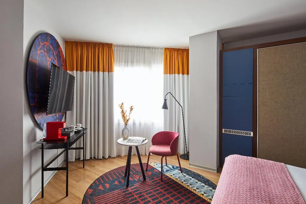 DOUBLE PREMIUM QUEEN BED Room, Hotel Indigo Barcelona Plaza Espana, Barcelona