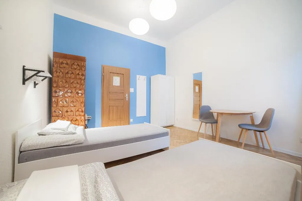 TWIN WITH SHARED BATHROOM Room, Dizzy Daisy Hostel, Krakow