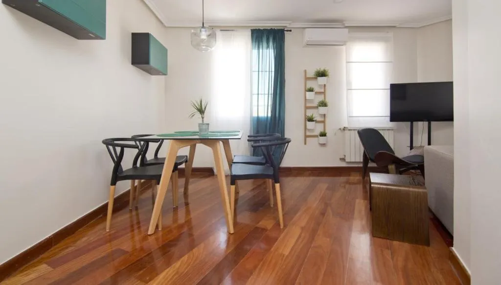 APARTMENT TWO BEDROOMS Room, Smartr La Latina, Madrid