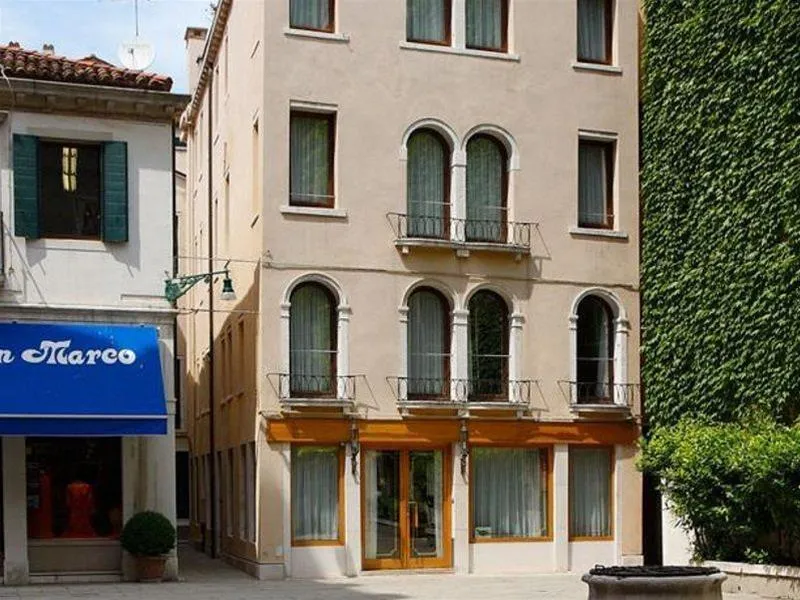 General view, Anastasia, Venice