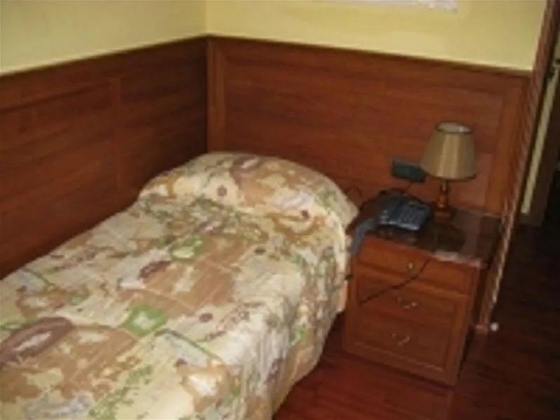 Room, Iris, Naples