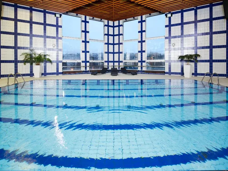 Pool, Orea Hotel Pyramida, Prague