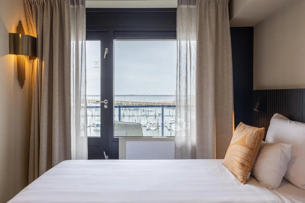 Room CAPACITY 4 Room, Leonardo Hotel IJmuiden Seaport Beach, Amsterdam