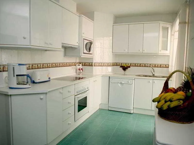Room, Miguel Angel, Costa Del Sol