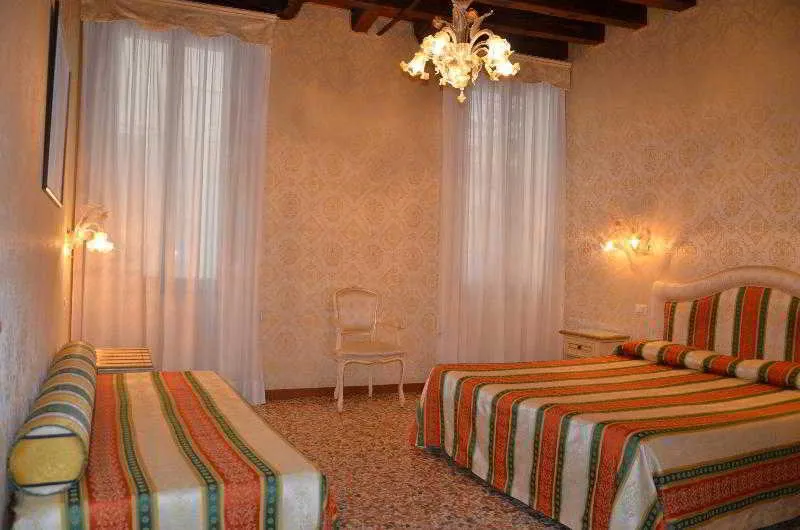 Room, Residenza La Campana, Venice