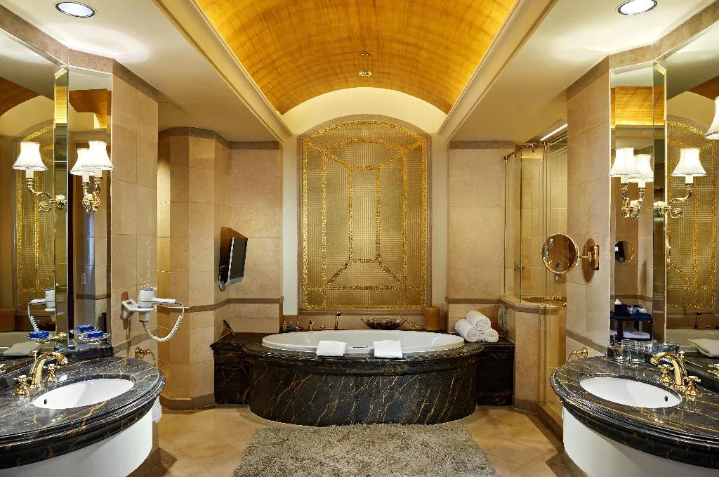 SUITE WITH VIEWS Room, Hilton Cairo Grand Nile, Cairo