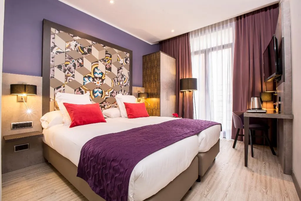 Double or Twin COMFORT Room, Leonardo Hotel Las Ramblas, Barcelona