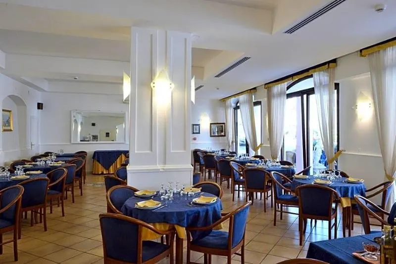 Lobby, Hotel Settebello, Naples