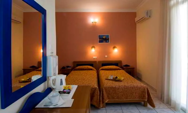 Room, Carolina, Athens