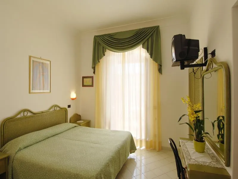 Room, Tramonto D'oro, Naples