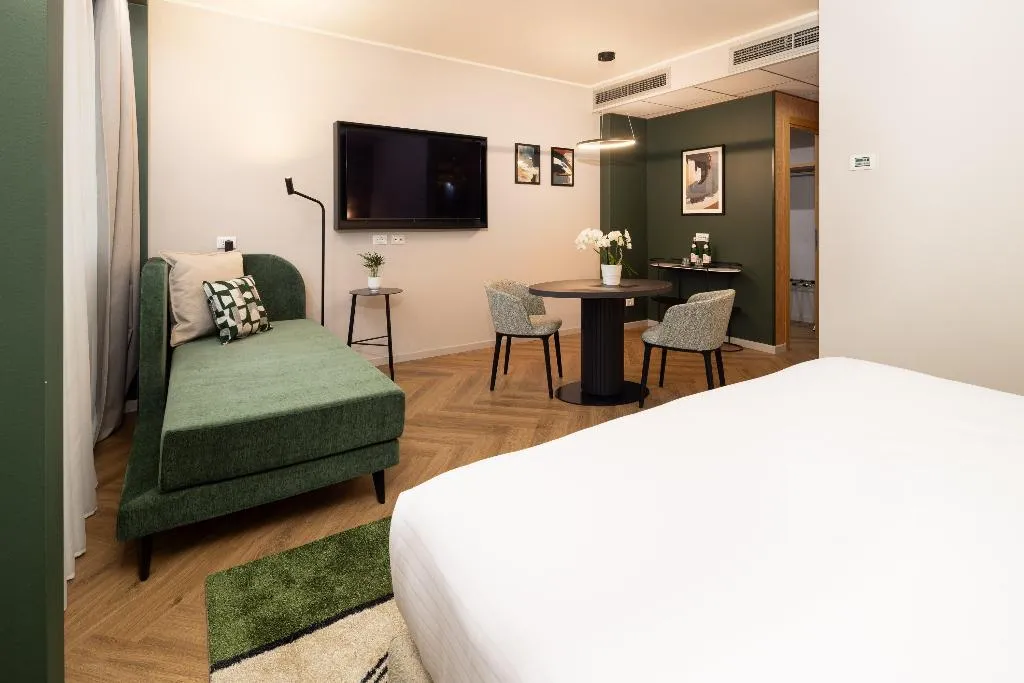 DOUBLE PREMIUM KING BED Room, Crowne Plaza Padova, Venice