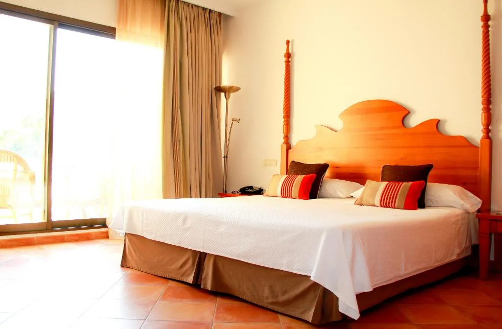 JUNIOR SUITE STANDARD Room, Golf Santa Ponsa, Majorca