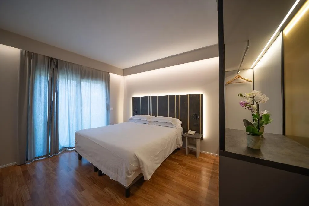DOUBLE SUPERIOR Room, Plaza Hotel Catania, Catania
