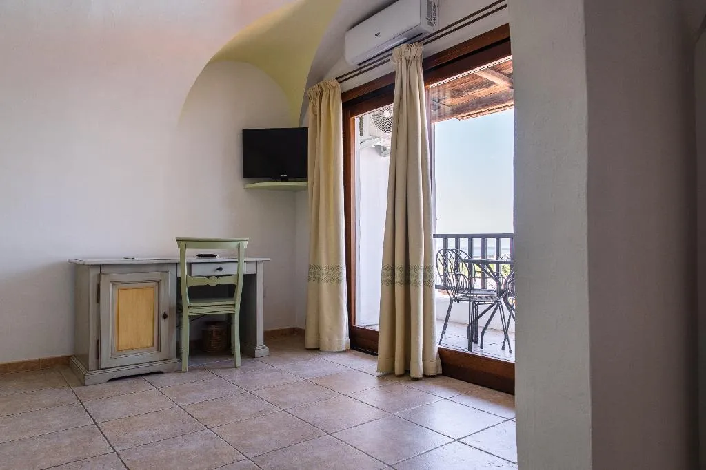 QUADRUPLE GRAND DELUXE Room, Hotel Pedra Santa, Olbia