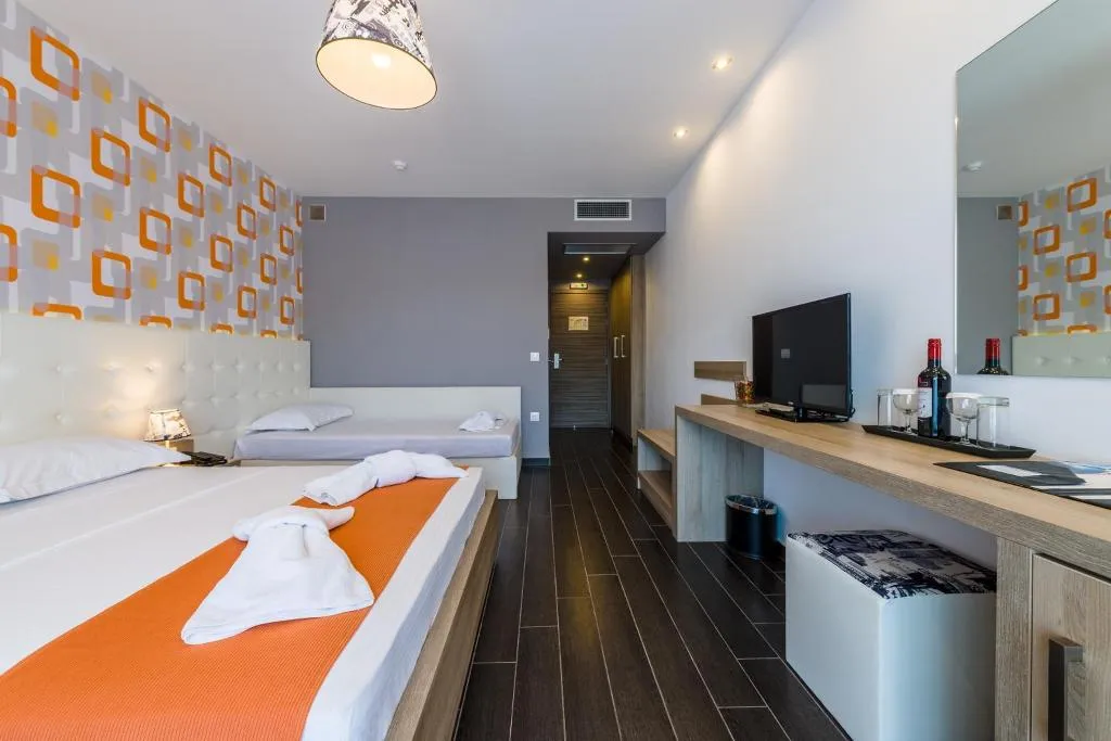 QUADRUPLE WITH BALCONY Room, Lagaria Hotel, Thessaloniki