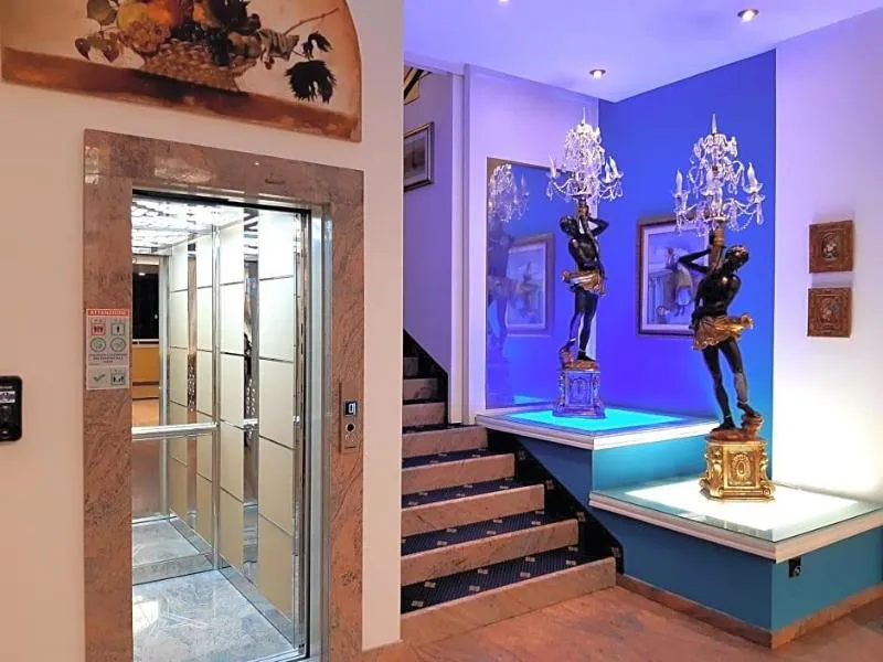 Lobby, Alexander, Venice