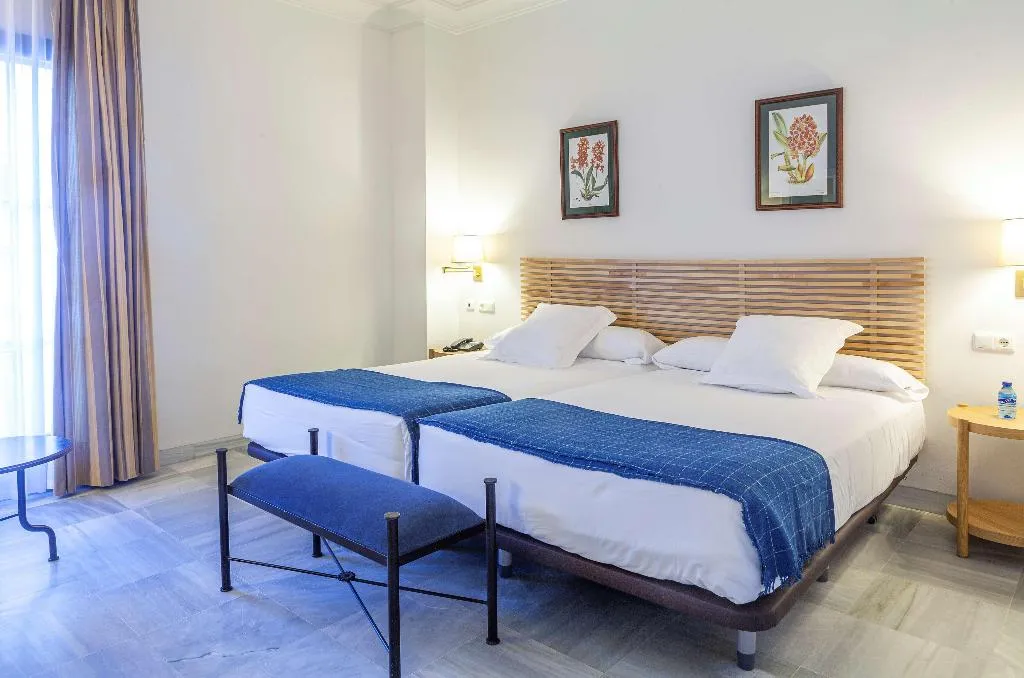 Room, Duque de Najera, Costa De La Luz