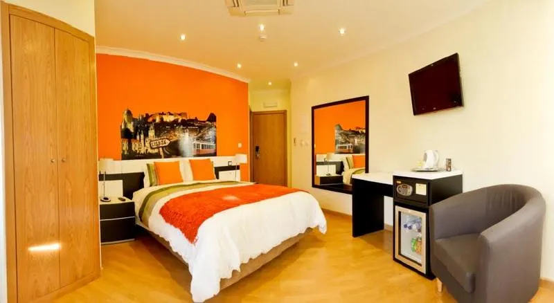 Room, Vila Nova Guesthouse, Lisbon