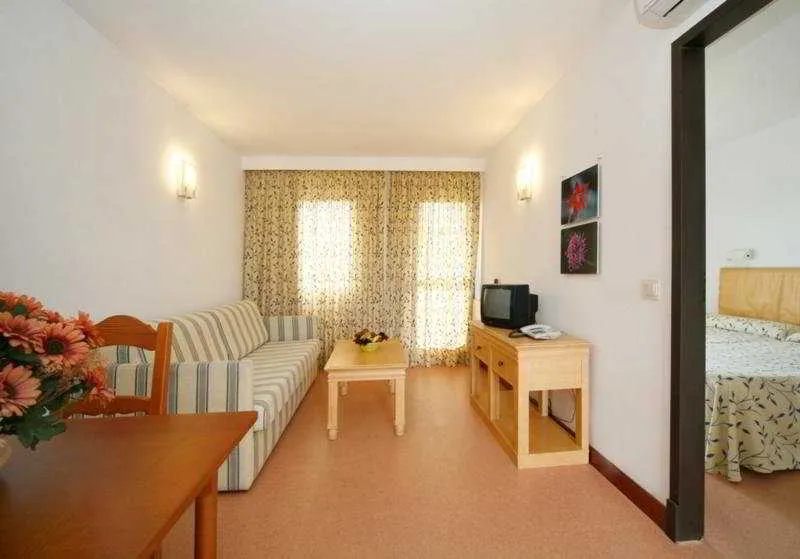 Room, Jade, Majorca