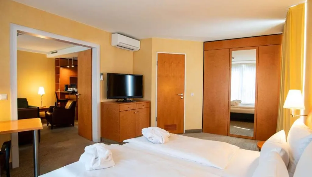APARTMENT CAPACITY 4 Room, Best Western Premier Airporthotel Berlin, Berlin