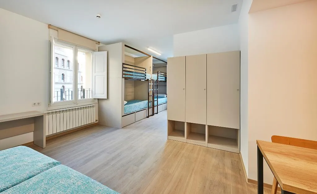 FAMILY ROOM CAPACITY 6 Room, Alberg Abat Oliba, Barcelona