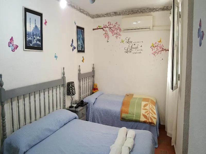 FAMILY ROOM CAPACITY 4 Room, Pension Giraldilla, Seville