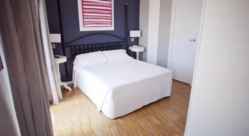 Room, Subur, Costa Brava