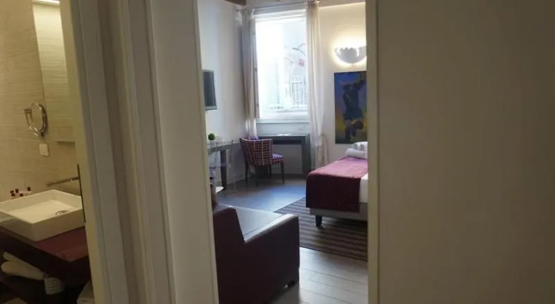 TRIPLE STANDARD Room, Trevi Palace Luxury Inn, Rome