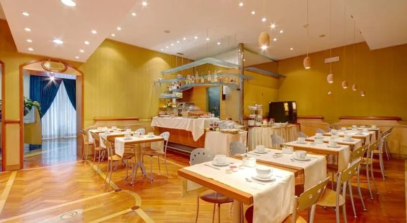 Restaurant, Corot, Rome