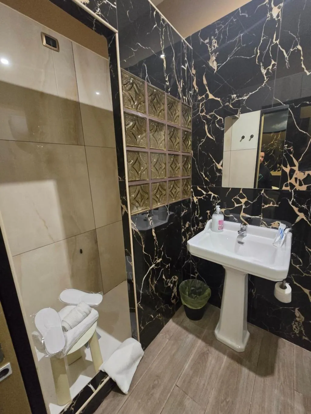 DOUBLE SUPERIOR KING BED Room, Iris, Naples