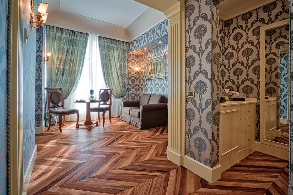 JUNIOR SUITE LAGOON VIEW Room, Londra Palace Venezia, Venice