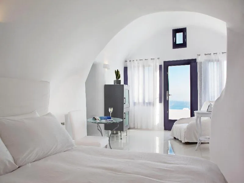 JUNIOR SUITE SEA VIEW Room, Katikies Chromata Santorini - The Leading Hotels, Santorini