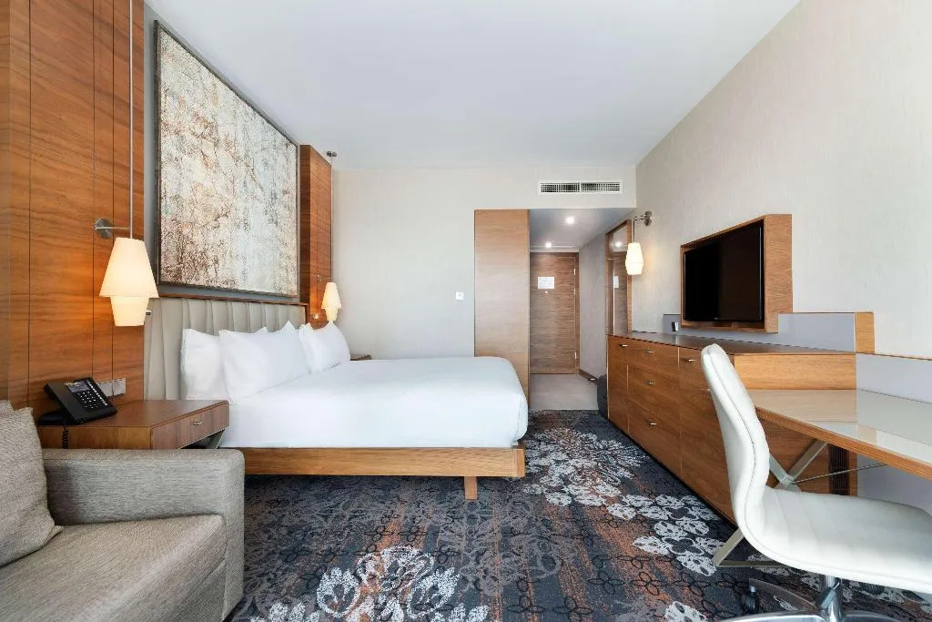 SUITE Presidential Room, DoubleTree by Hilton Krakow Hotel & Convention Cen, Krakow