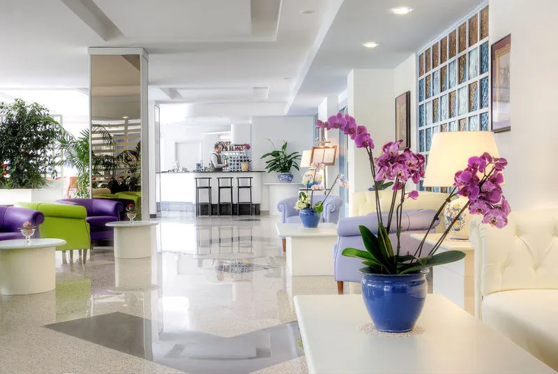 Lobby, Caravel, Naples