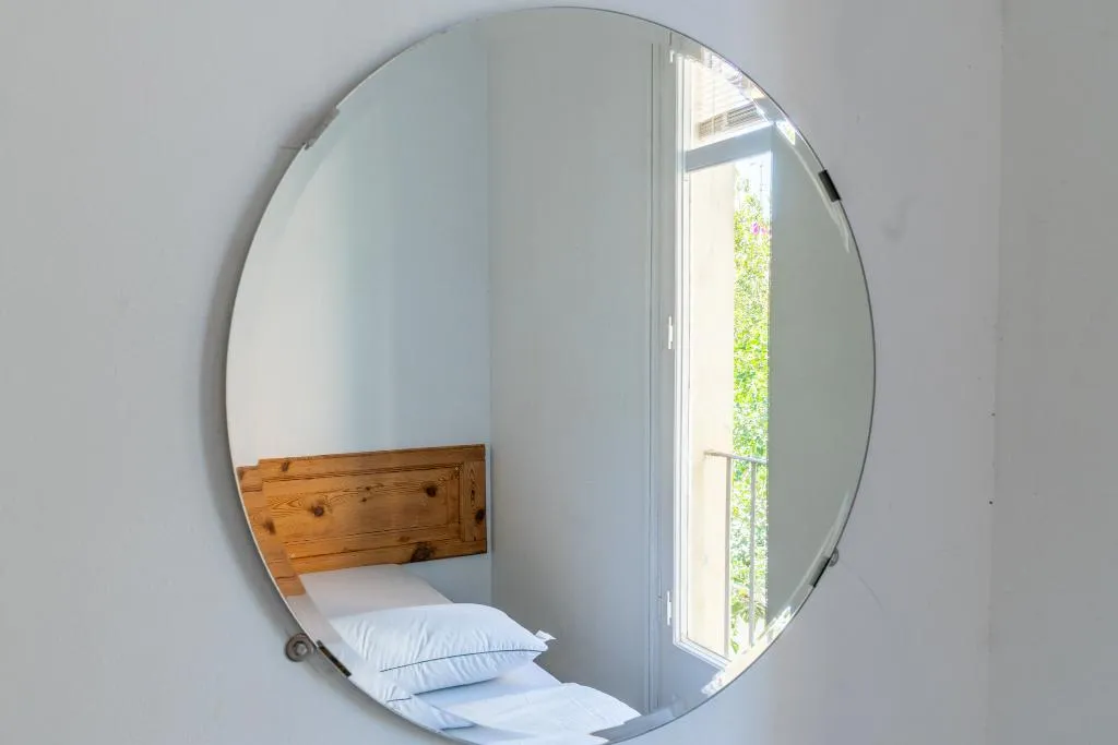 SINGLE ECONOMY WITH SHARED BATHROOM Room, Verdi 254, Barcelona