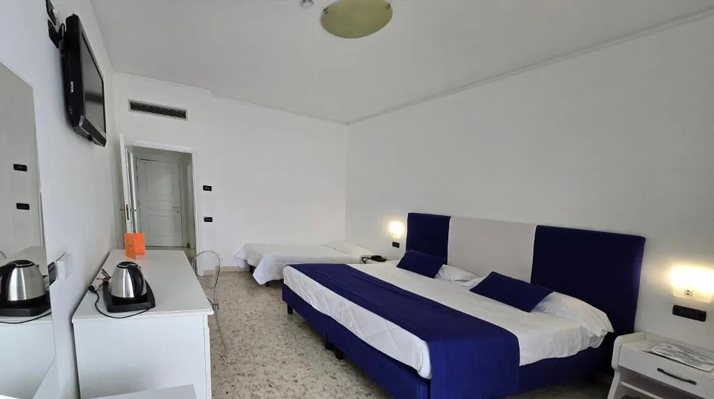 TRIPLE SEA VIEW Room, Il Nido, Naples