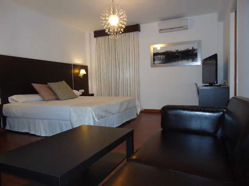 Room, Mare, Seville