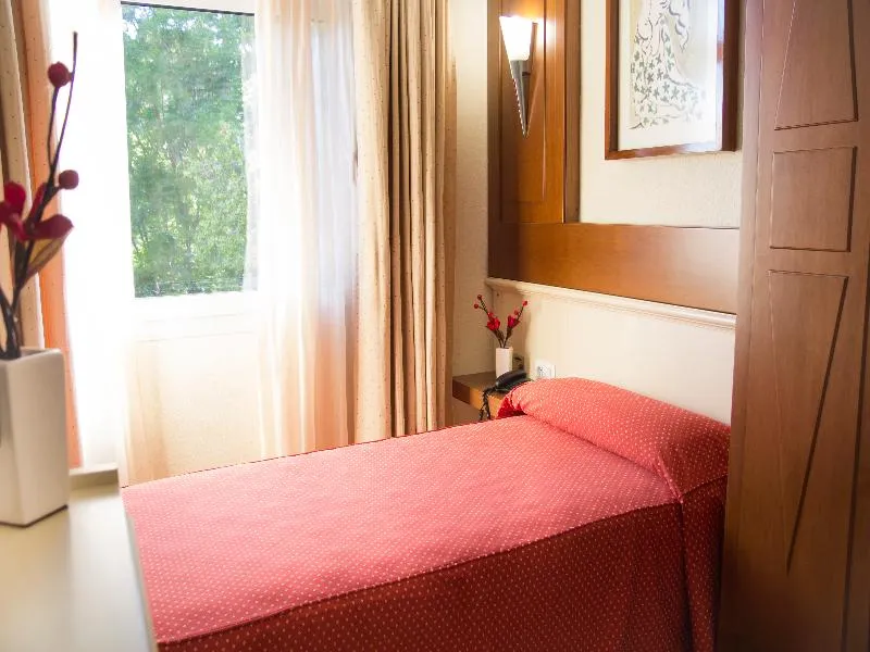 SINGLE STANDARD Room, Pasarela, Seville