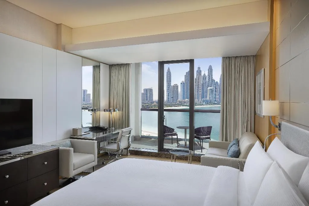 FAMILY ROOM DELUXE SEA VIEW Room, Hilton Dubai Palm Jumeirah, Dubai