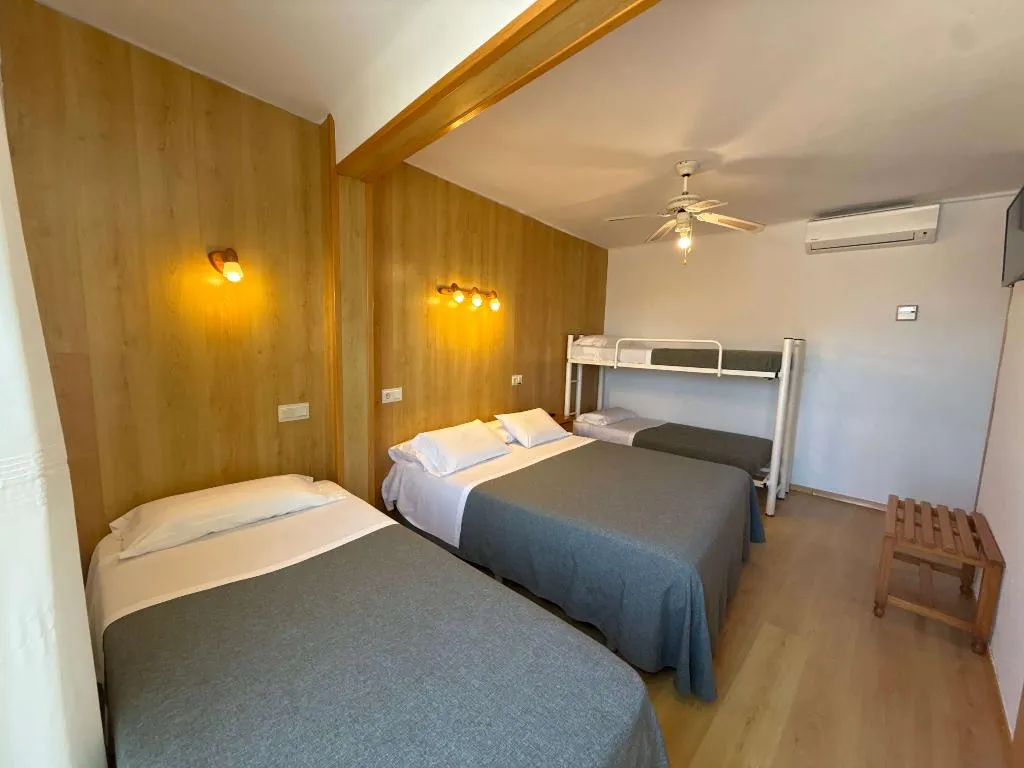 FAMILY ROOM WITH BALCONY Room, Hostal Rom, Costa Brava